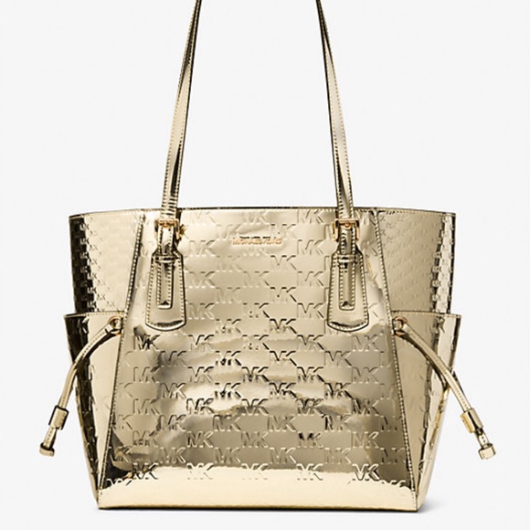 MICHAEL KORS Voyager Large Metallic Logo Debossed EW Shoulder Tote Bag
Pale Gold - Picture 2 of 16